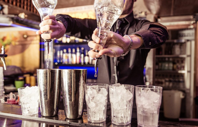 Mobile Bar Service 101: Bringing Drinks to Your Event